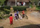Jembatan Gantung Garuda Di Bangun,  Anak - anak Bahagia